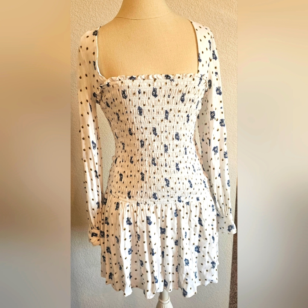 FREE PEOPLE Two Faces Long Sleeve Ruched Short BoHo Floral Dress White/blue. XS - Picture 2 of 16